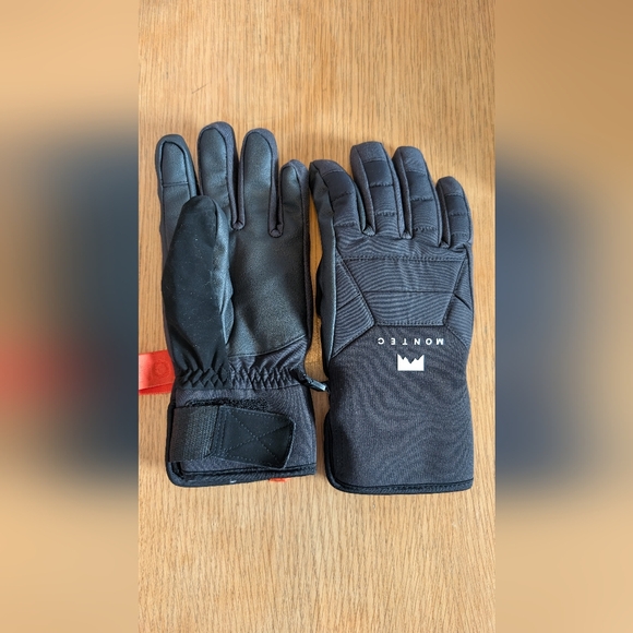 Montec Black and Red Winter Gloves - Picture 2 of 2